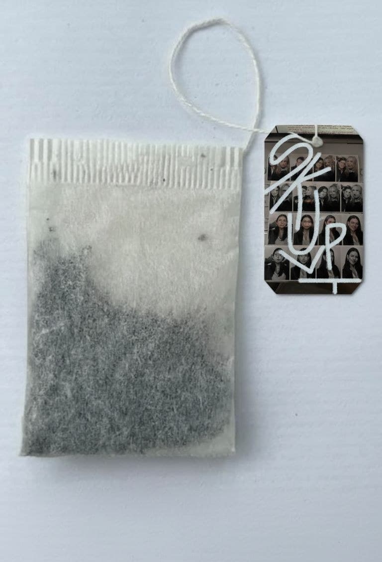 SKULPT tea bag with a photo-strip tag